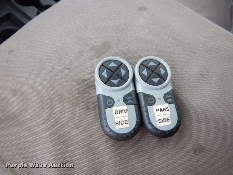 image for item GG9735 2012 Dodge Ram 5500 bucket truck