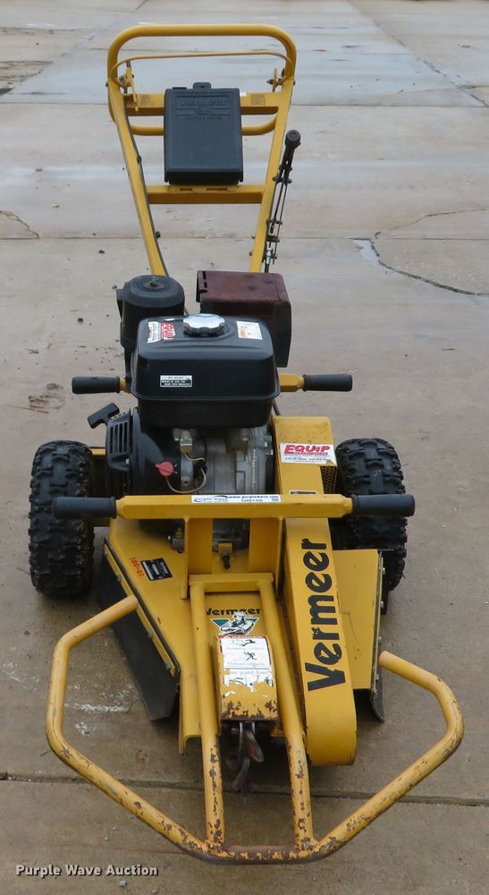 image for item GI9156 2004 Vermeer SC130 stump grinder