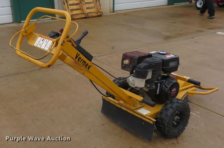 image for item GI9156 2004 Vermeer SC130 stump grinder