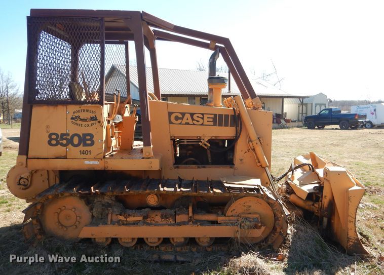 image for item GM9479 1981 Case 850B dozer