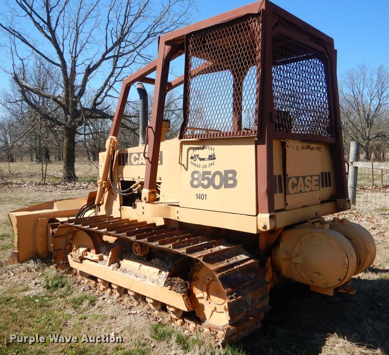 image for item GM9479 1981 Case 850B dozer
