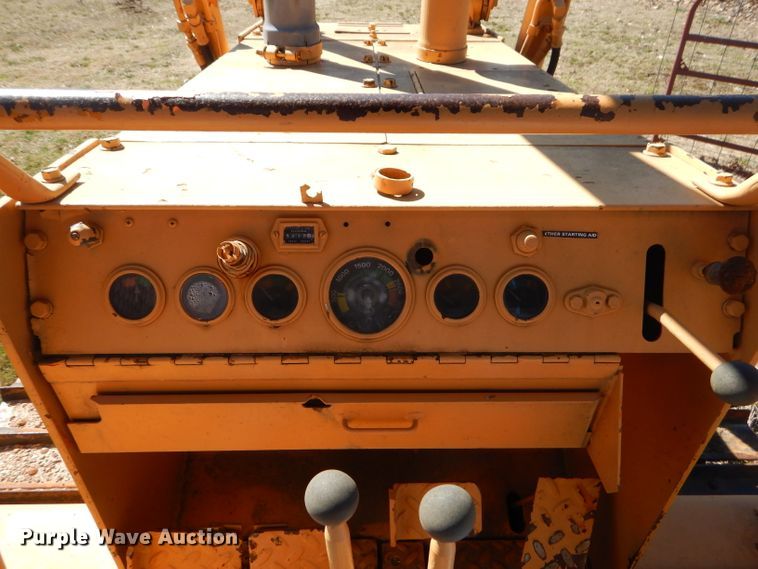 image for item GM9479 1981 Case 850B dozer