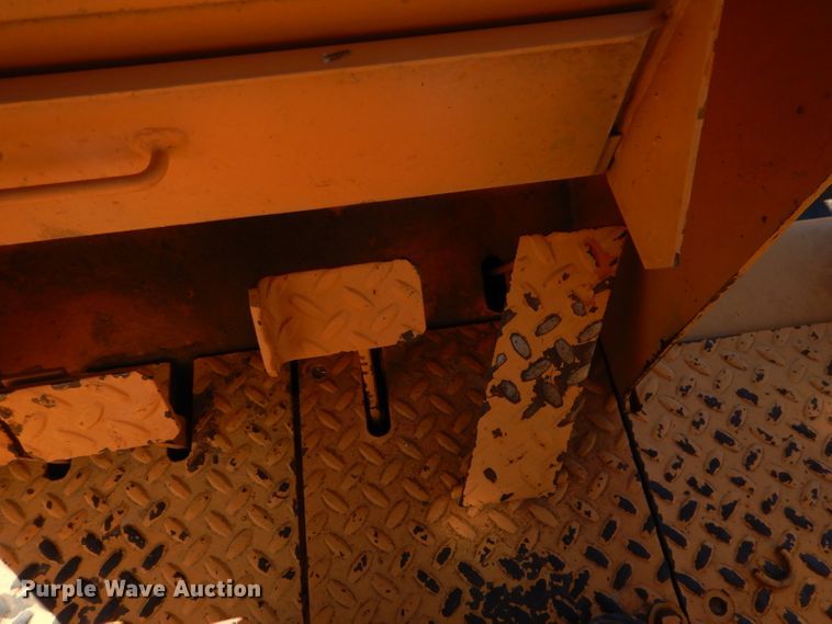 image for item GM9479 1981 Case 850B dozer