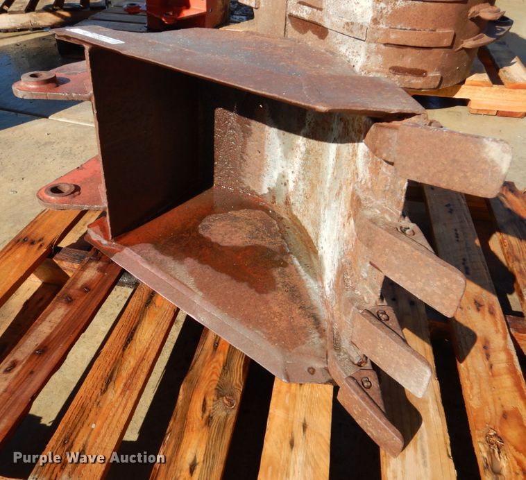 image for item GO9039 (3) Ditch Witch backhoe buckets