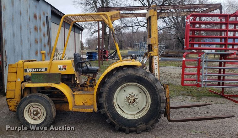 image for item GO9264 White 2-44 forklift