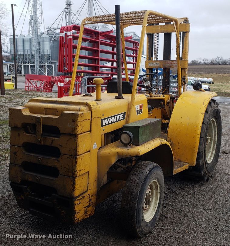 image for item GO9264 White 2-44 forklift