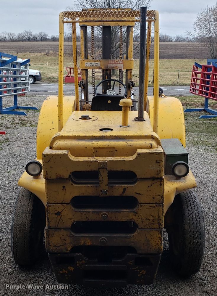 image for item GO9264 White 2-44 forklift