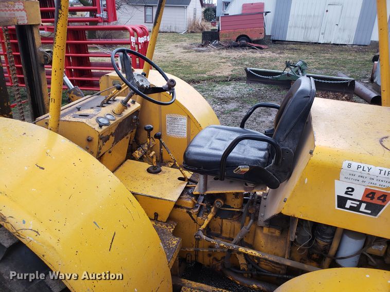 image for item GO9264 White 2-44 forklift