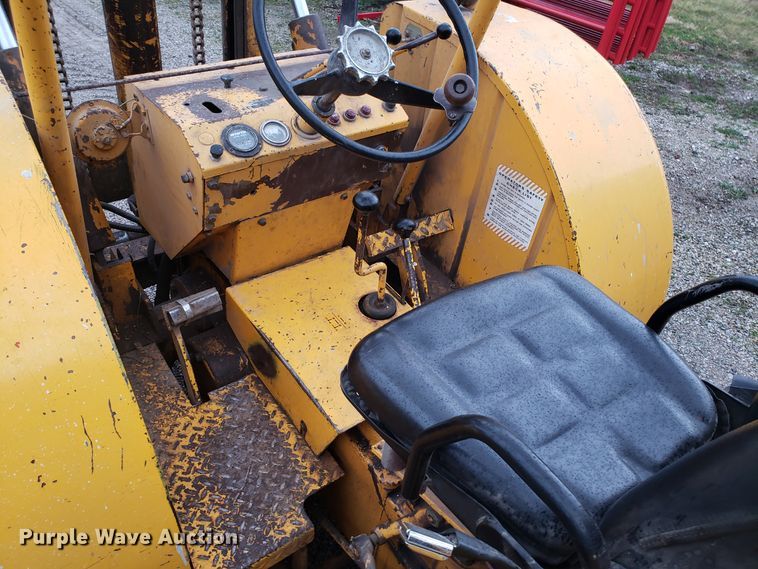 image for item GO9264 White 2-44 forklift