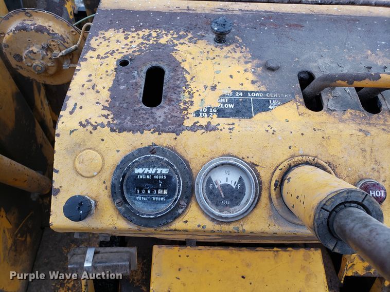 image for item GO9264 White 2-44 forklift