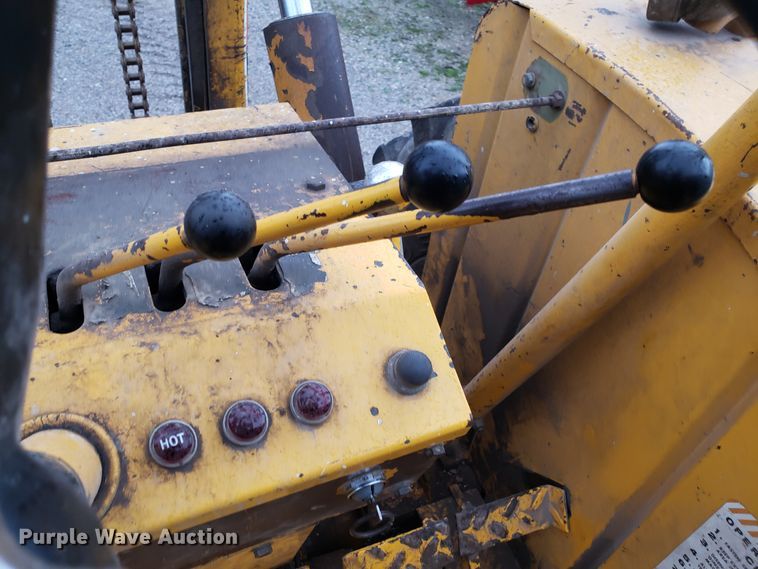 image for item GO9264 White 2-44 forklift