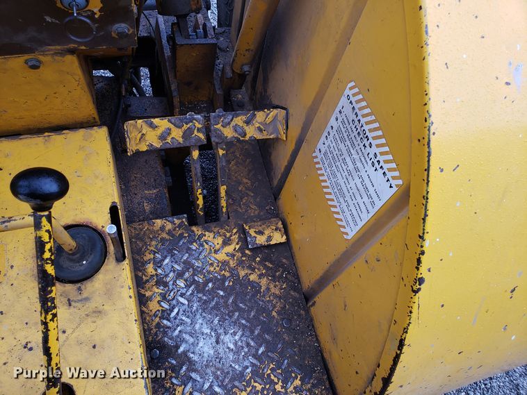 image for item GO9264 White 2-44 forklift