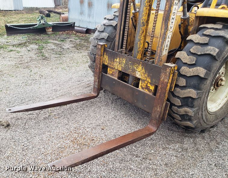 image for item GO9264 White 2-44 forklift