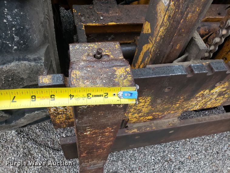 image for item GO9264 White 2-44 forklift