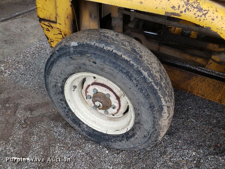 image for item GO9264 White 2-44 forklift