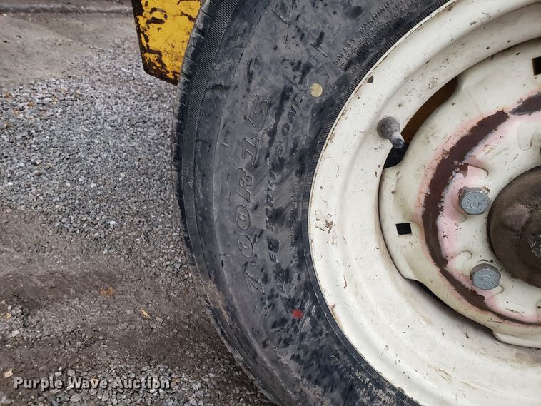 image for item GO9264 White 2-44 forklift