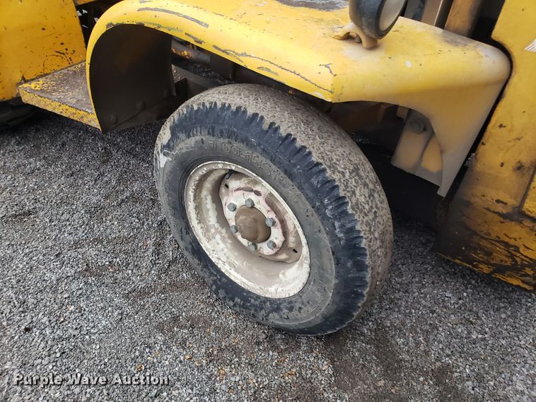 image for item GO9264 White 2-44 forklift