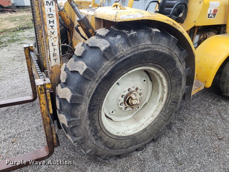 image for item GO9264 White 2-44 forklift