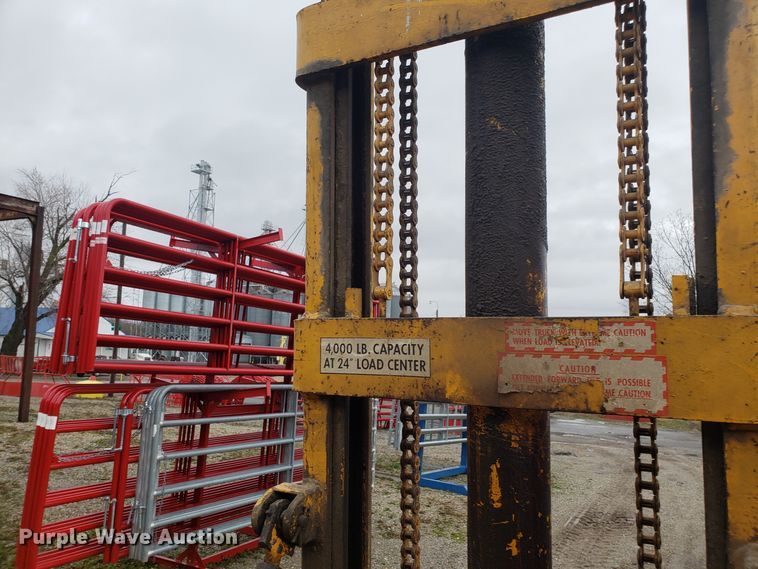 image for item GO9264 White 2-44 forklift