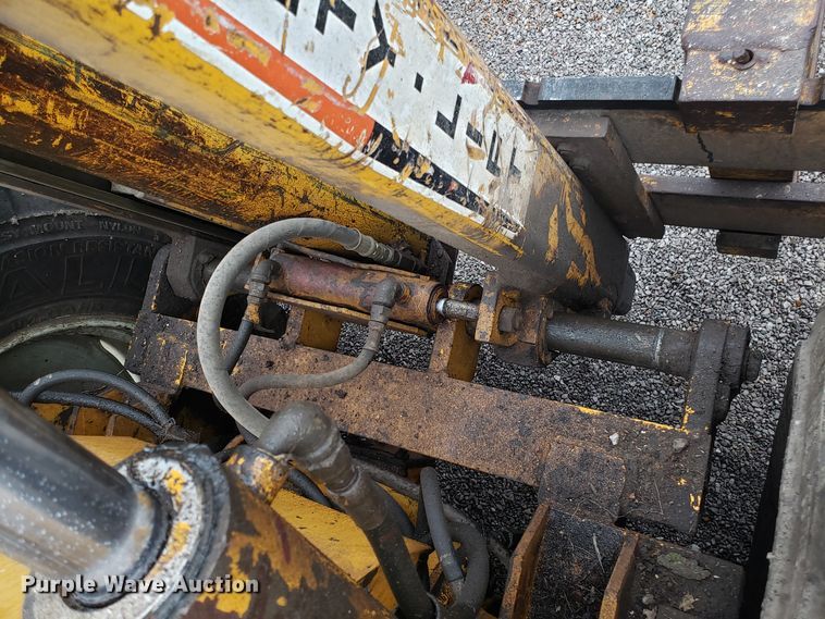 image for item GO9264 White 2-44 forklift