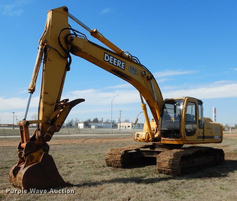 image for item GT9721 2000 John Deere 200LC excavator