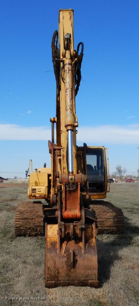 image for item GT9721 2000 John Deere 200LC excavator