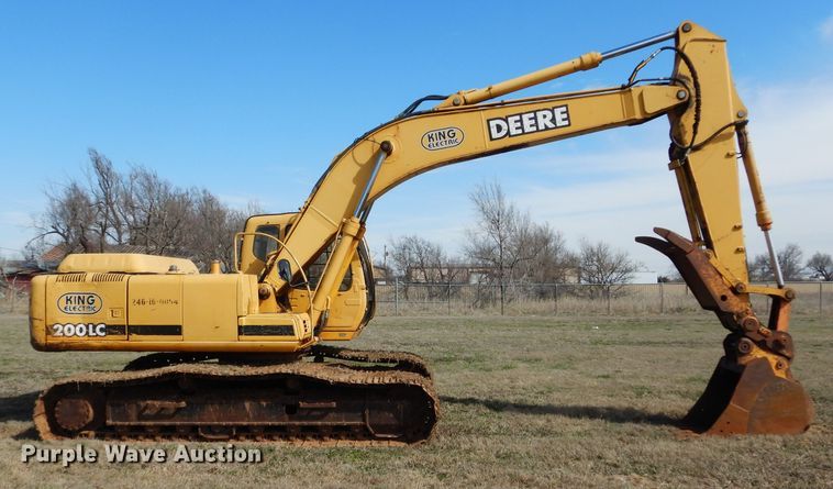 image for item GT9721 2000 John Deere 200LC excavator