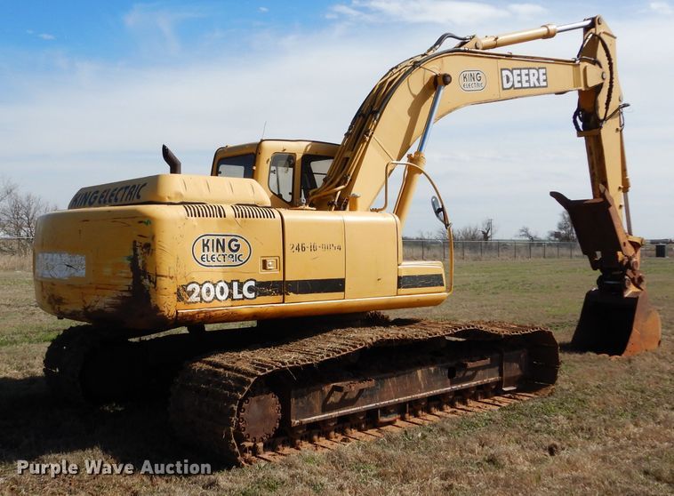 image for item GT9721 2000 John Deere 200LC excavator