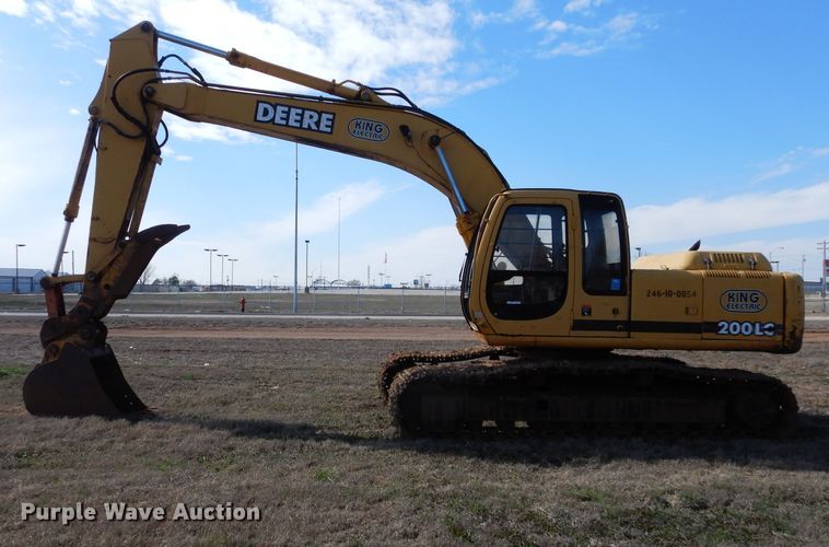 image for item GT9721 2000 John Deere 200LC excavator