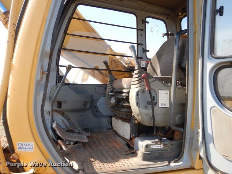 image for item GT9721 2000 John Deere 200LC excavator