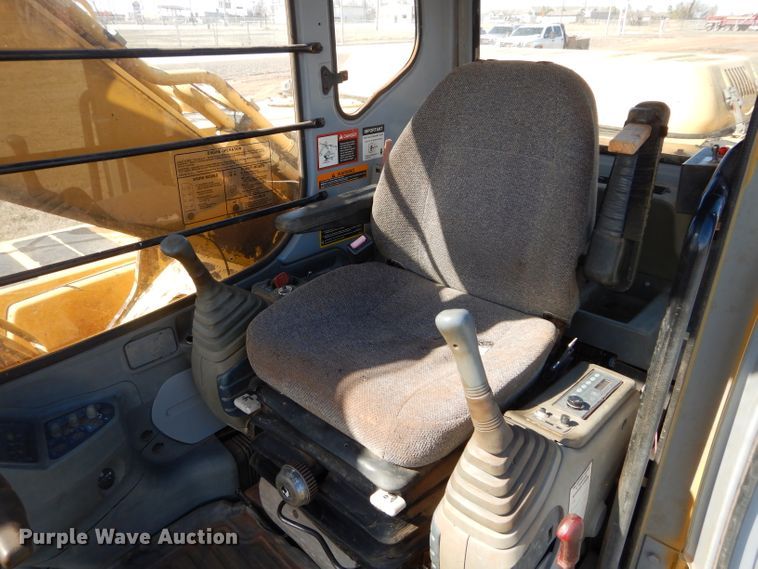 image for item GT9721 2000 John Deere 200LC excavator