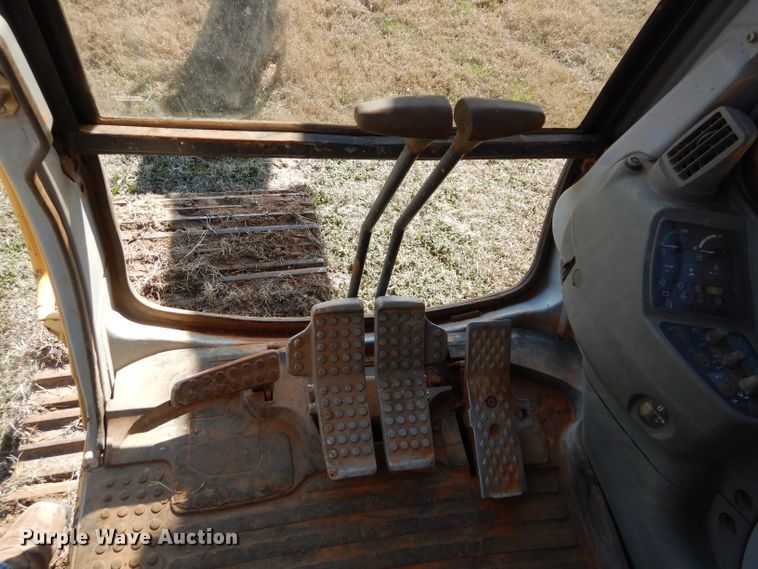 image for item GT9721 2000 John Deere 200LC excavator