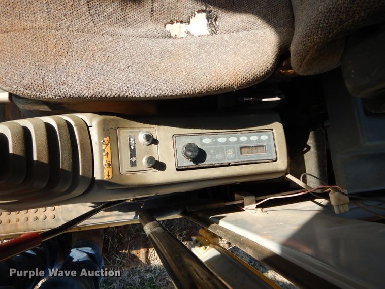 image for item GT9721 2000 John Deere 200LC excavator