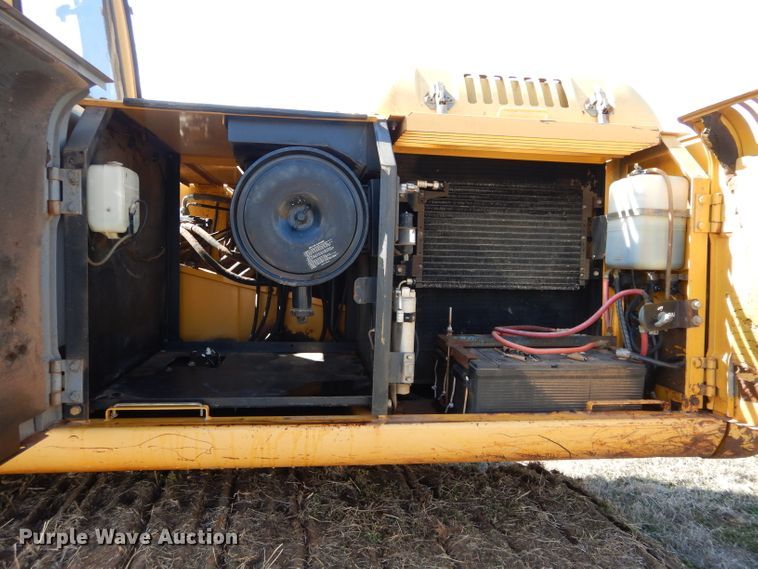 image for item GT9721 2000 John Deere 200LC excavator