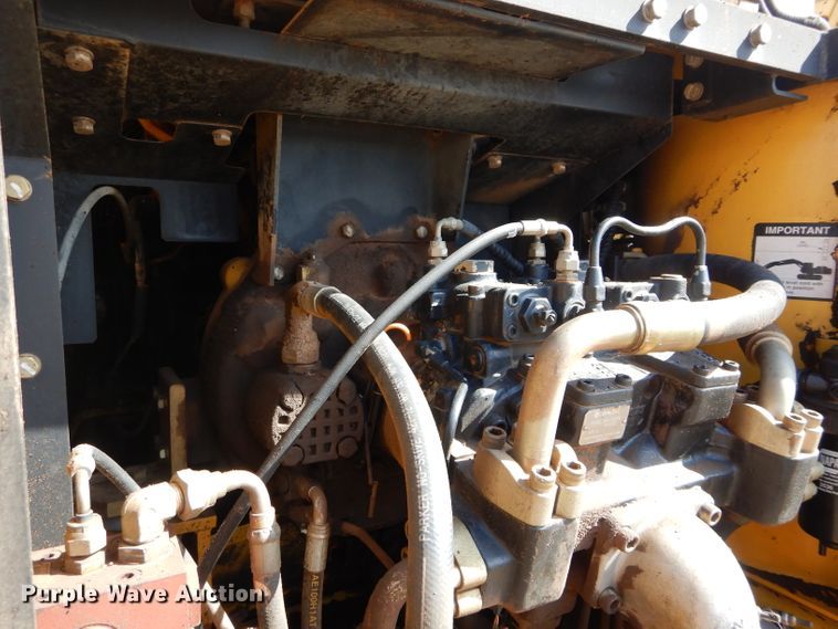 image for item GT9721 2000 John Deere 200LC excavator