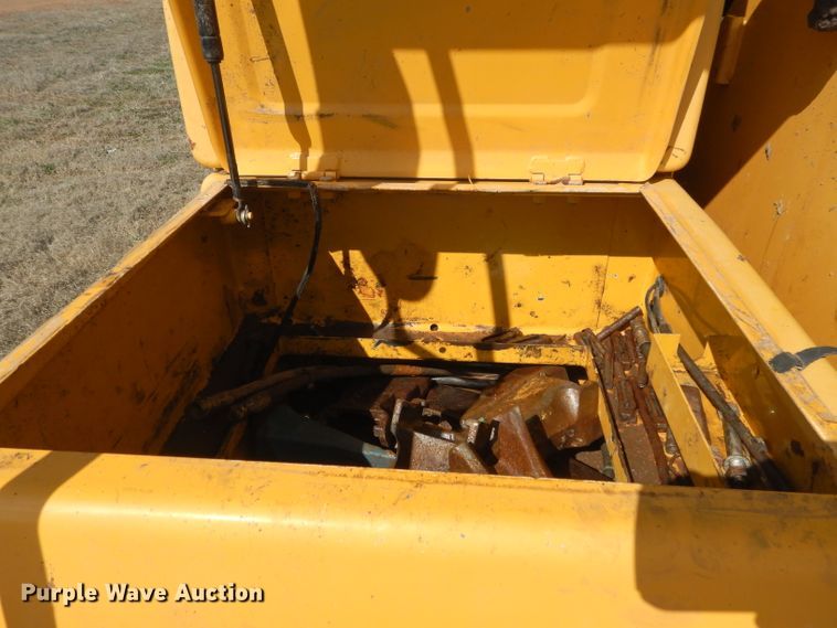 image for item GT9721 2000 John Deere 200LC excavator