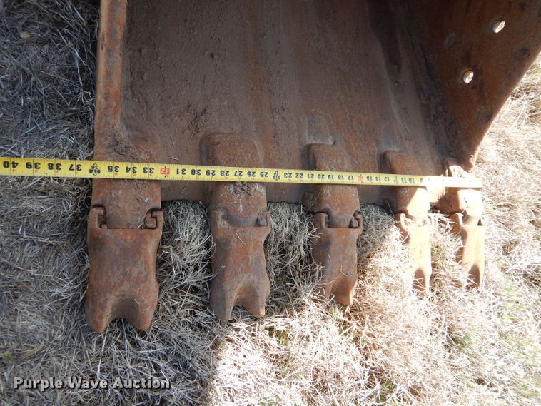 image for item GT9721 2000 John Deere 200LC excavator