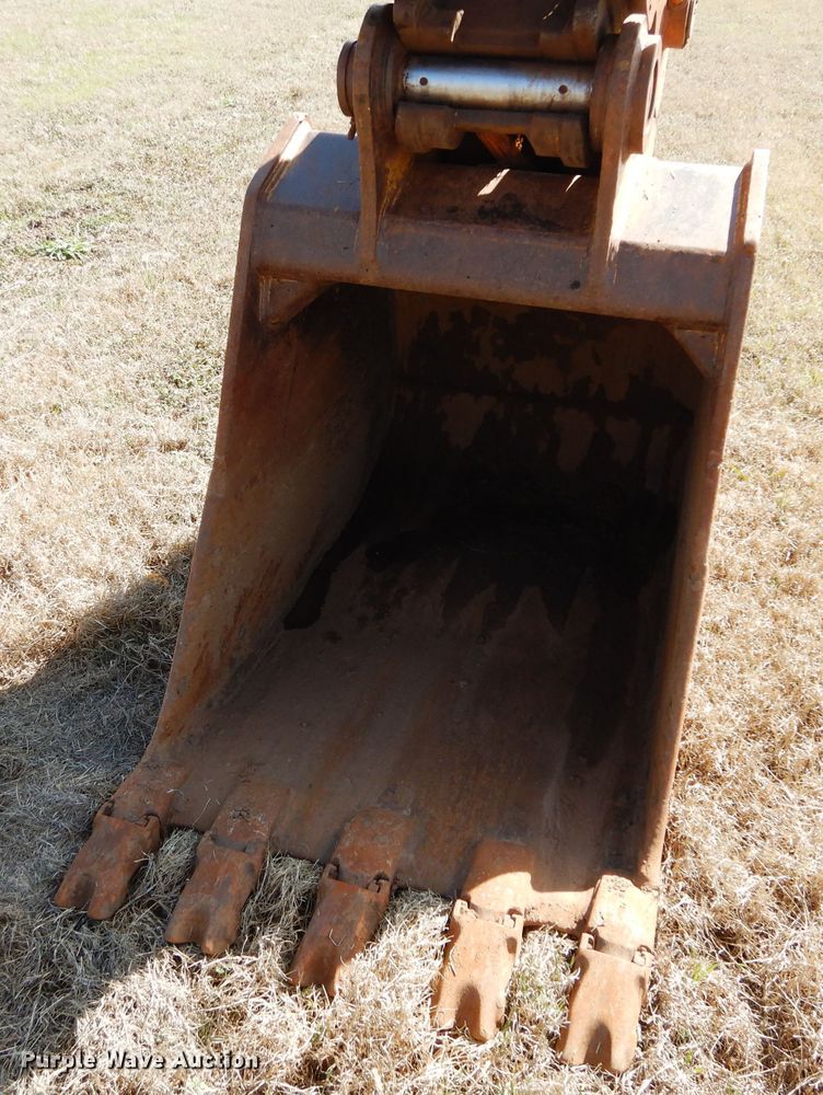 image for item GT9721 2000 John Deere 200LC excavator