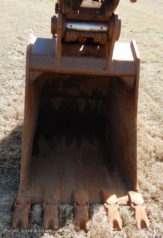 image for item GT9721 2000 John Deere 200LC excavator