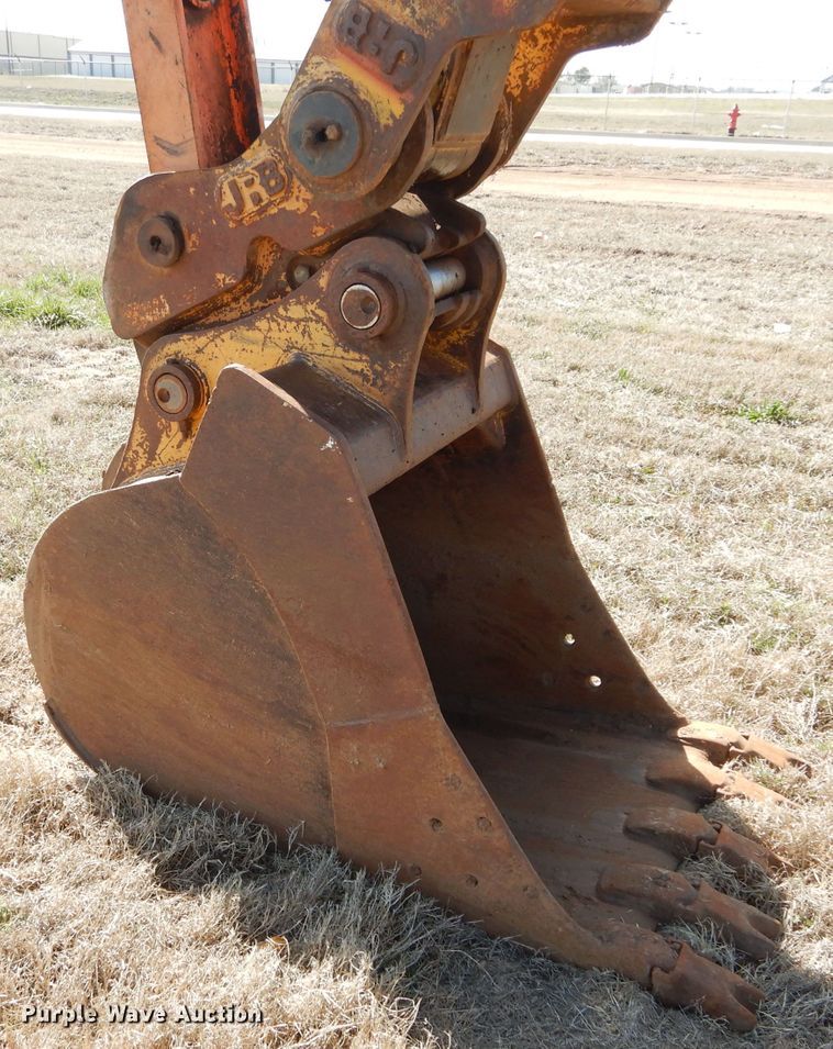 image for item GT9721 2000 John Deere 200LC excavator