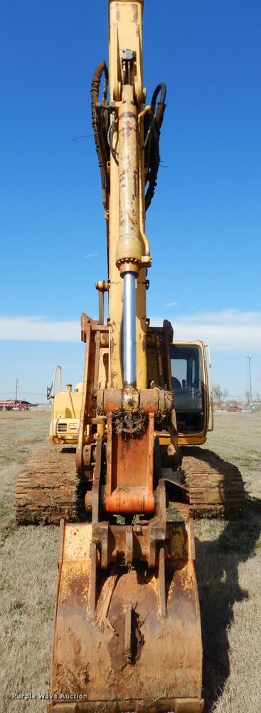 image for item GT9721 2000 John Deere 200LC excavator