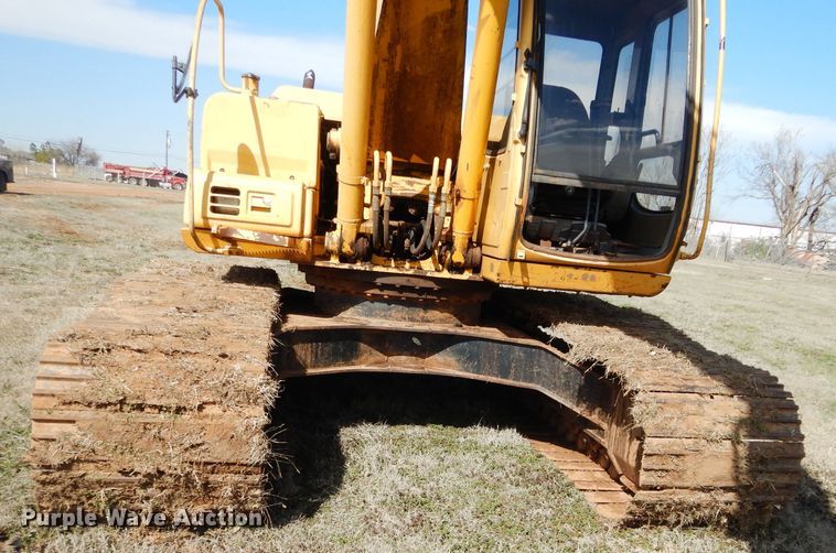 image for item GT9721 2000 John Deere 200LC excavator