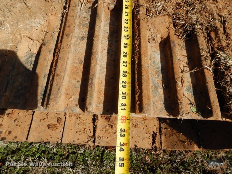 image for item GT9721 2000 John Deere 200LC excavator