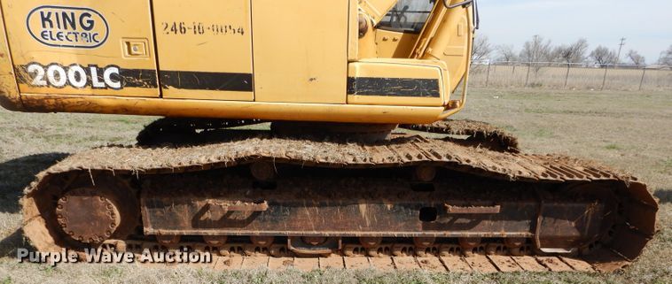 image for item GT9721 2000 John Deere 200LC excavator
