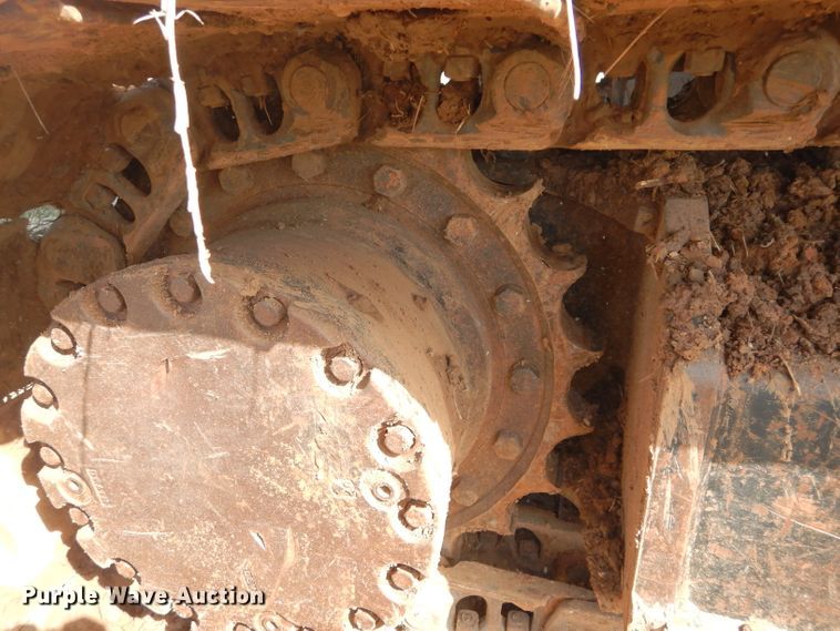 image for item GT9721 2000 John Deere 200LC excavator