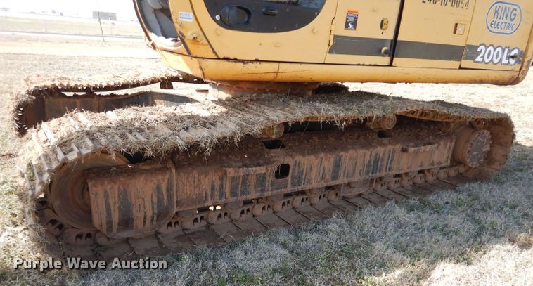 image for item GT9721 2000 John Deere 200LC excavator