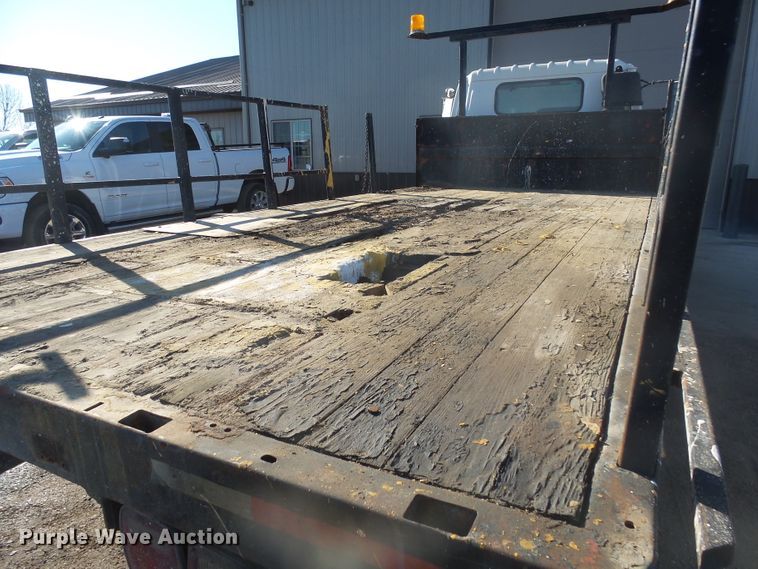 image for item GV9756 1994 GMC W5 flatbed truck