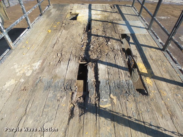 image for item GV9756 1994 GMC W5 flatbed truck