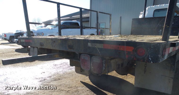image for item GV9756 1994 GMC W5 flatbed truck