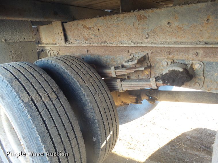 image for item GV9756 1994 GMC W5 flatbed truck